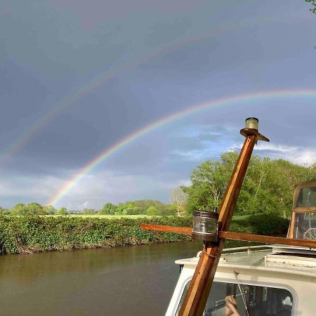 Dutch Cruiser Ship On A Tranquil Secluded River ทอนบริดจ์ ภายนอก รูปภาพ