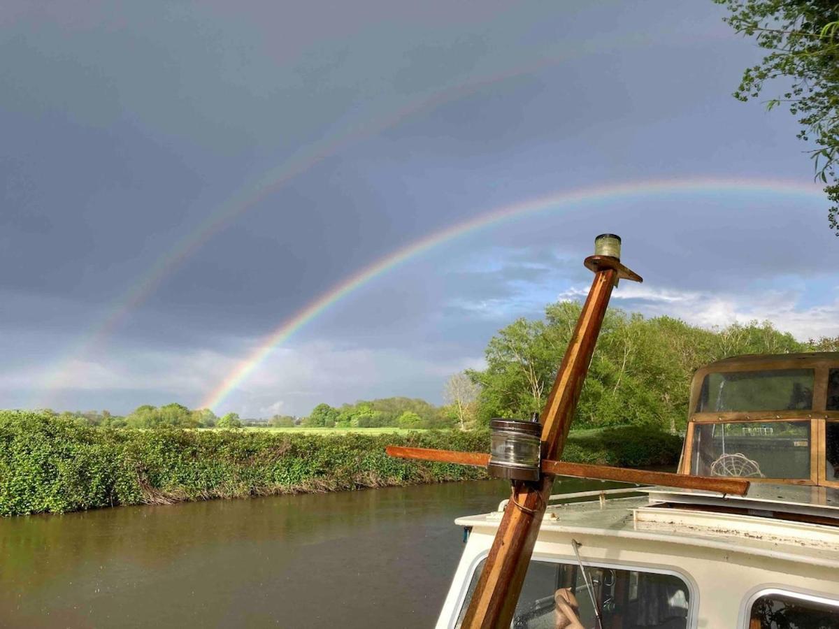 Dutch Cruiser Ship On A Tranquil Secluded River ทอนบริดจ์ ภายนอก รูปภาพ