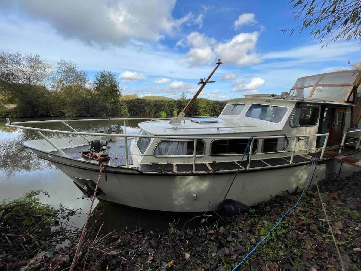 Dutch Cruiser Ship On A Tranquil Secluded River ทอนบริดจ์ ภายนอก รูปภาพ