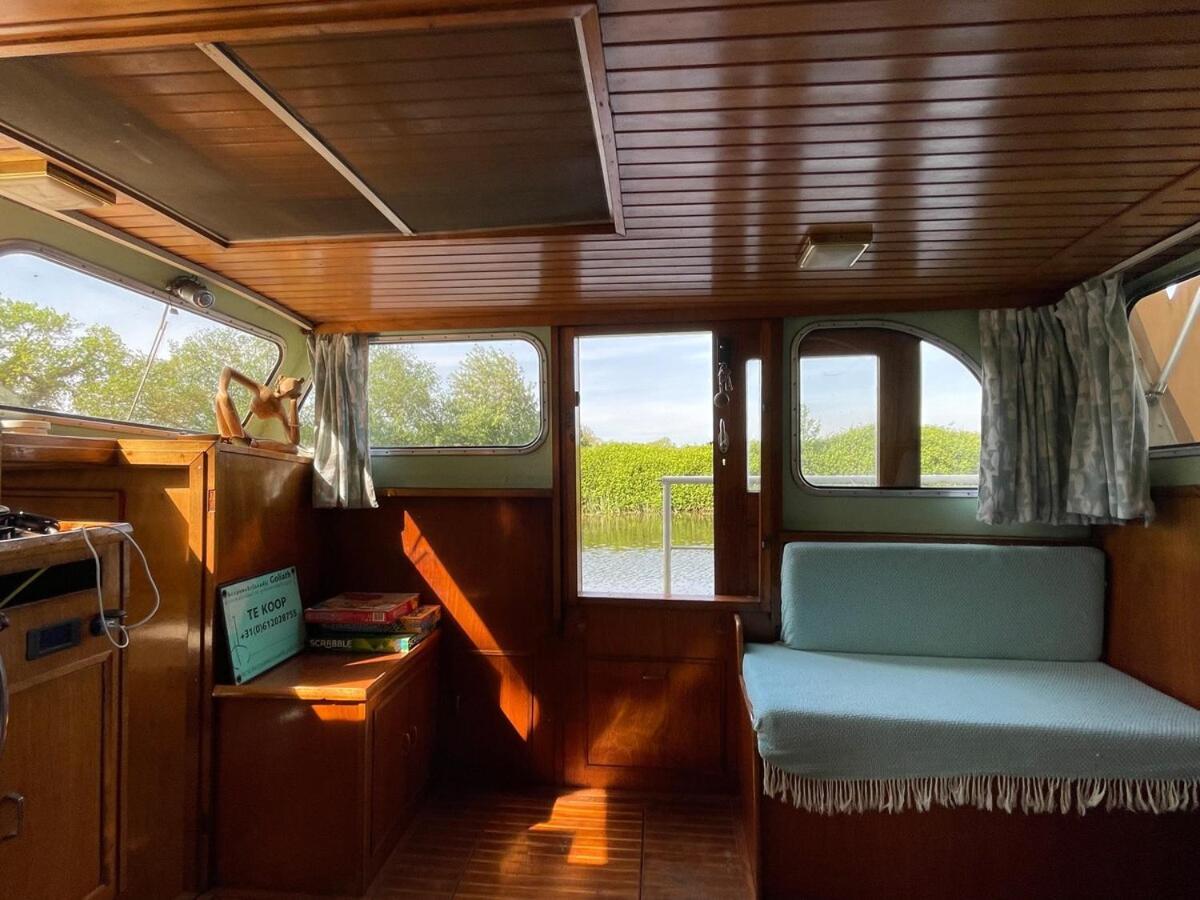 Dutch Cruiser Ship On A Tranquil Secluded River ทอนบริดจ์ ภายนอก รูปภาพ