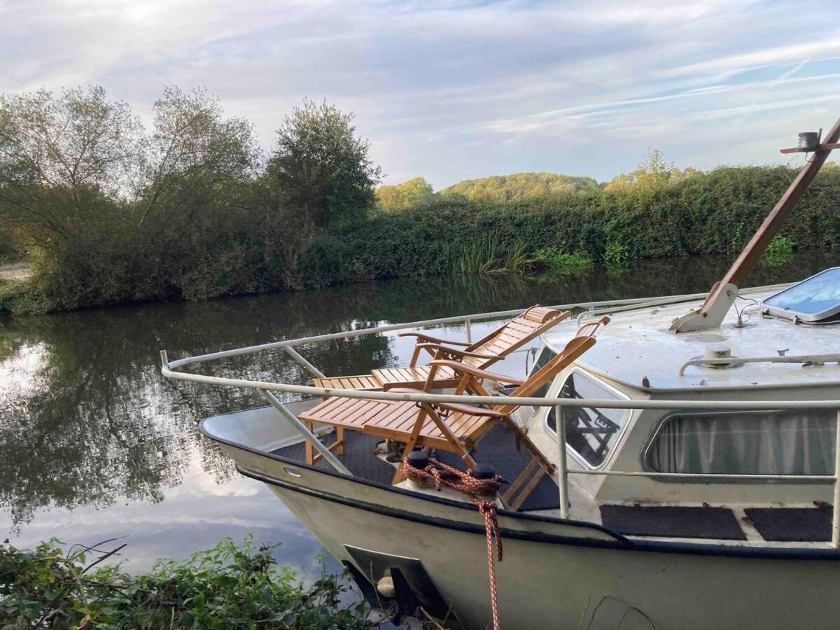 Dutch Cruiser Ship On A Tranquil Secluded River ทอนบริดจ์ ภายนอก รูปภาพ