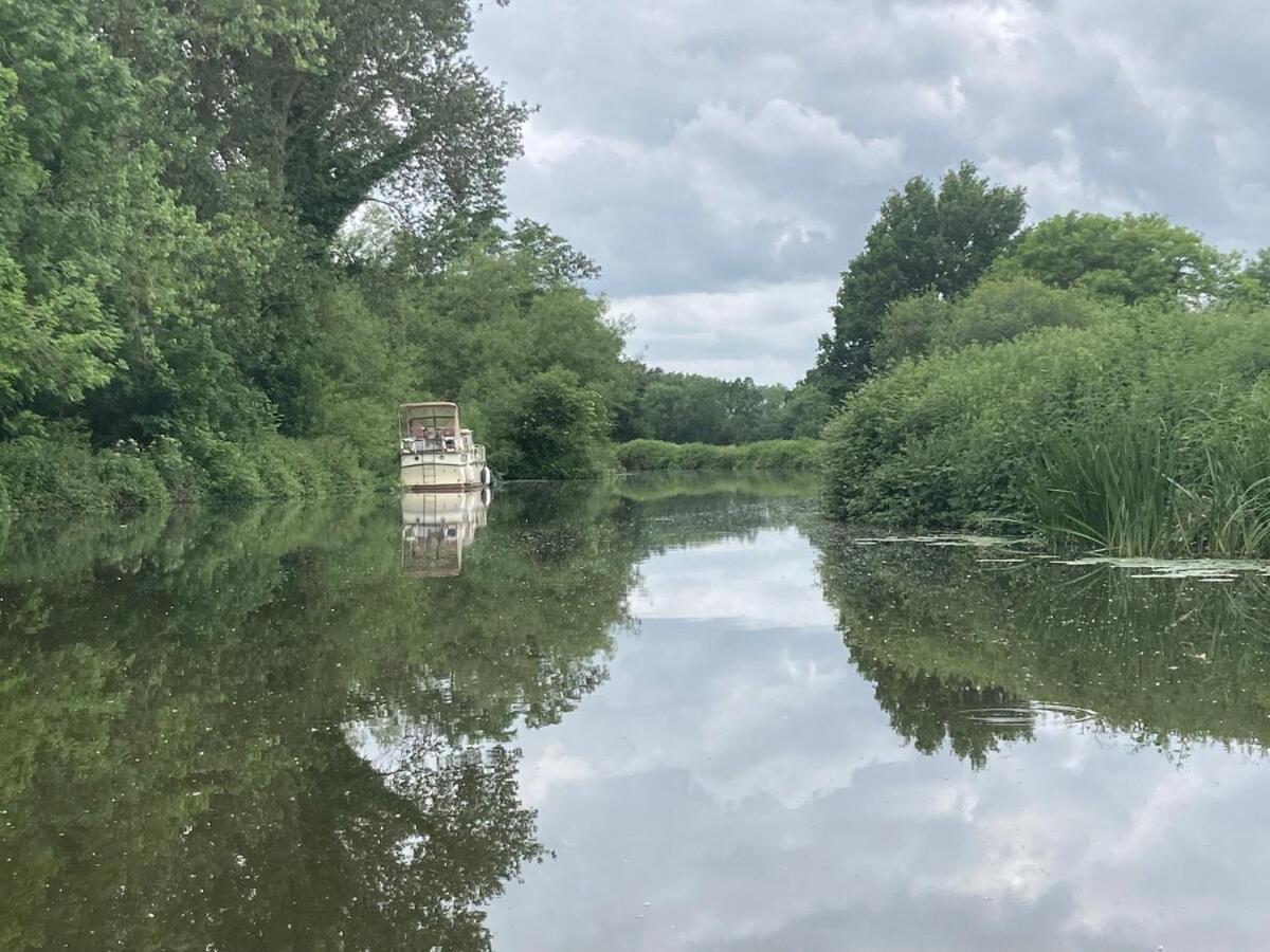 Dutch Cruiser Ship On A Tranquil Secluded River ทอนบริดจ์ ภายนอก รูปภาพ