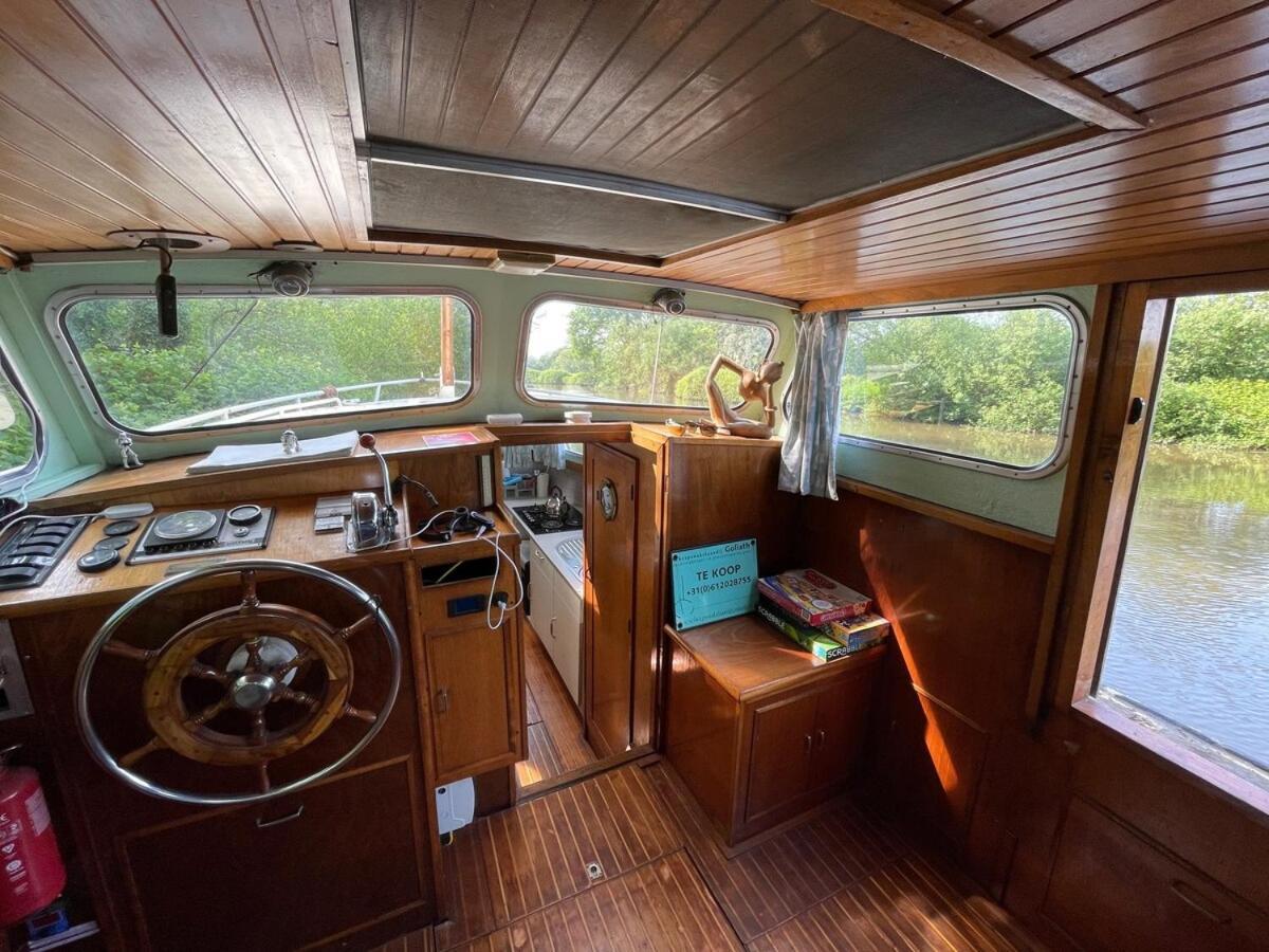 Dutch Cruiser Ship On A Tranquil Secluded River ทอนบริดจ์ ภายนอก รูปภาพ